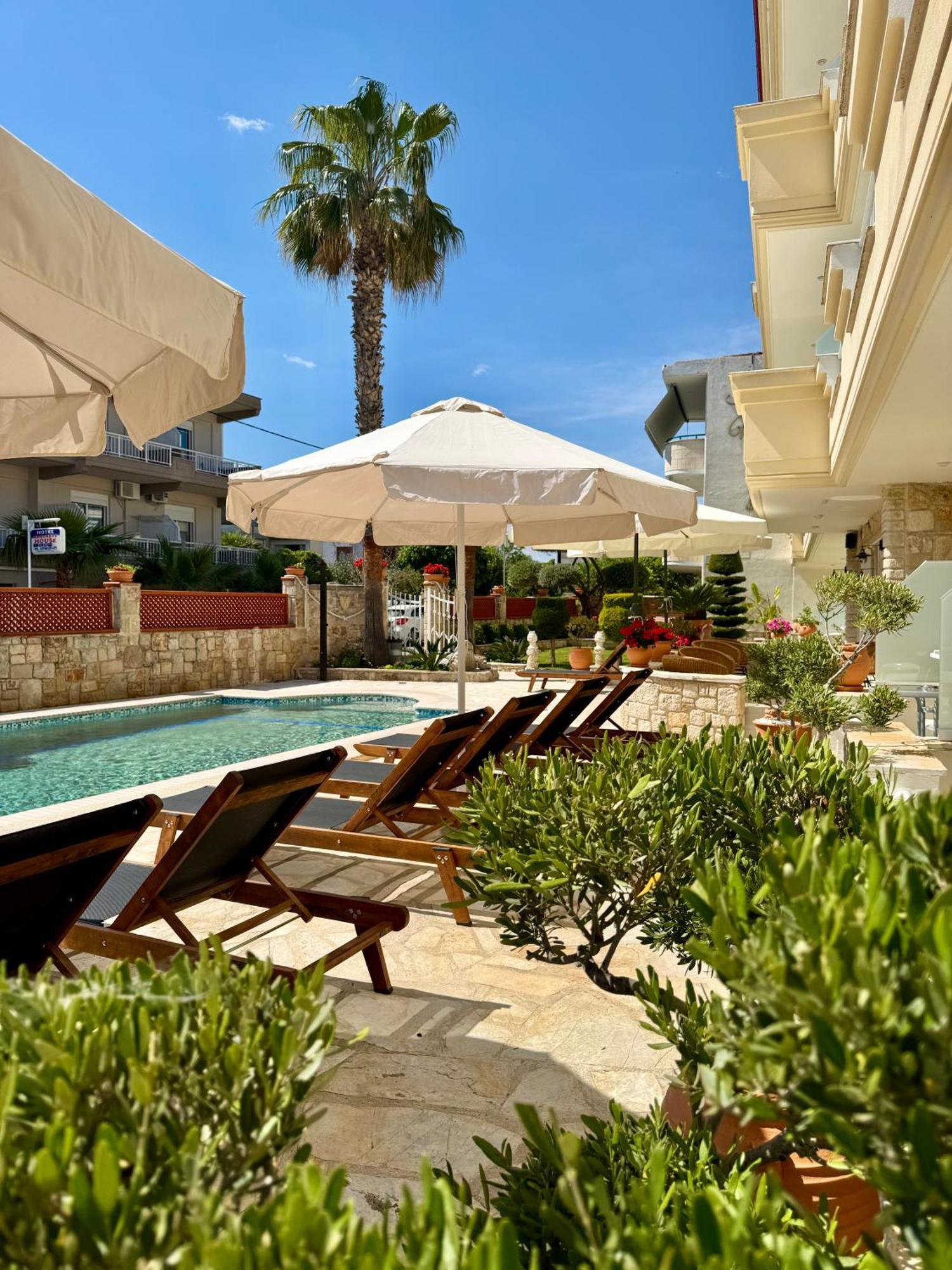 Melis Studios Kallithea  Luaran gambar